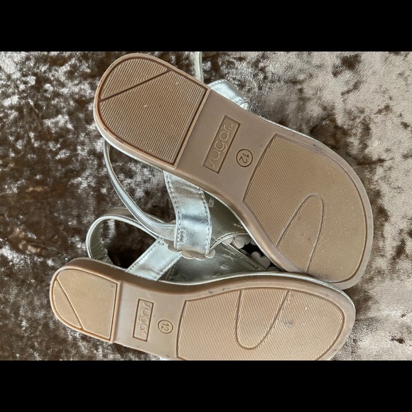 Girls Gold Sandals with Velcro Fastener - Picture 2 of 2